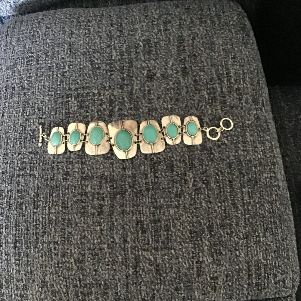 New Turquoise bracelet w/silver
